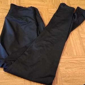 Very stretchy black leggings